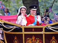 Kate und William in Hochzeitskutsche