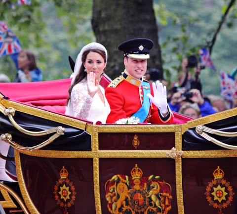 Kate und William in Hochzeitskutsche